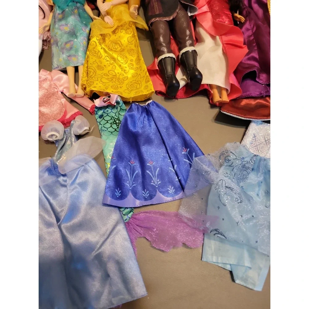 Disney Barbie dolls with extra dresses shoes etc... Mixed lot